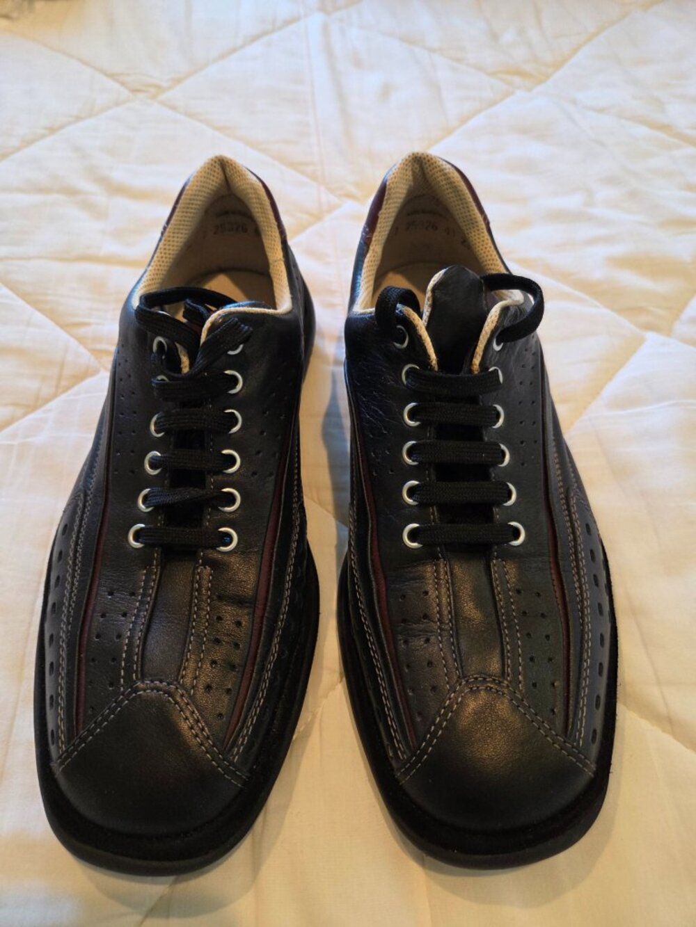 Men's Black Leather Lace-Up Fashion Shoes- NEW
